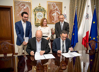 Group photo - Memorandum of Understanding for the setting up of an astronomical observatory