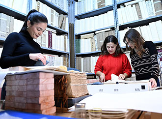 Researchers at the notarial archives