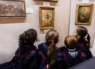 Children looking at art